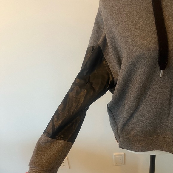 Trendy Grey Hoodie w/ Faux Leather Sleeves & Cut-Out Back – Size Small (Fits M) - Picture 5 of 15